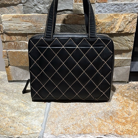 GORGEOUS Authentic CHANEL Black Calfskin Wild Stitch Surpique shoulder bag - Picture 4 of 16